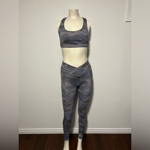 Bombshell Sportswear Camo Set - Picture 4 of 9